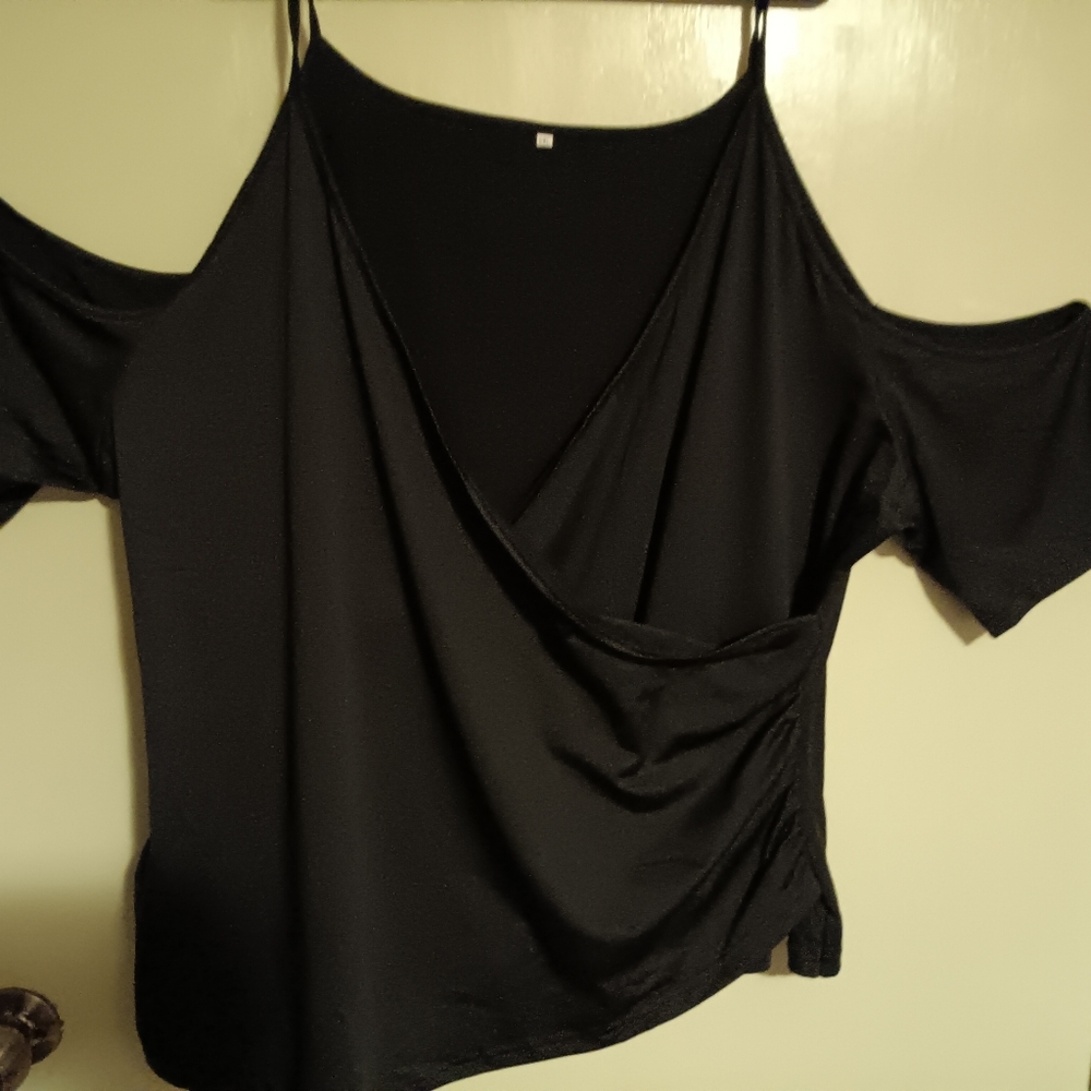 Plus size Solid Color Shoulder Top size 5xl US size 22 NWOT